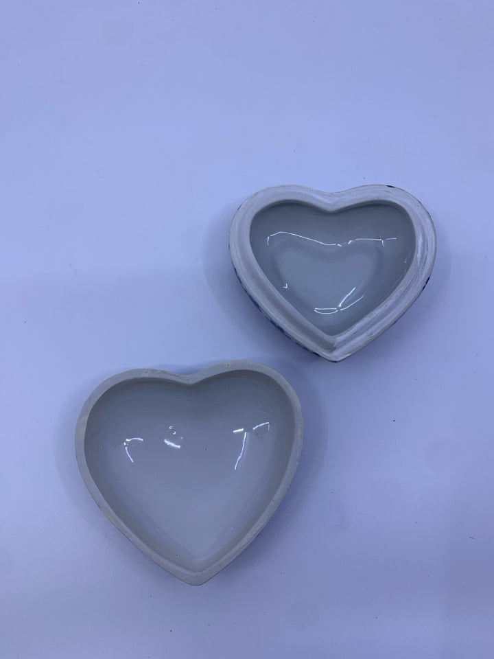 BLUE AND WHITE HEART SHAPED TRINKET BOX.