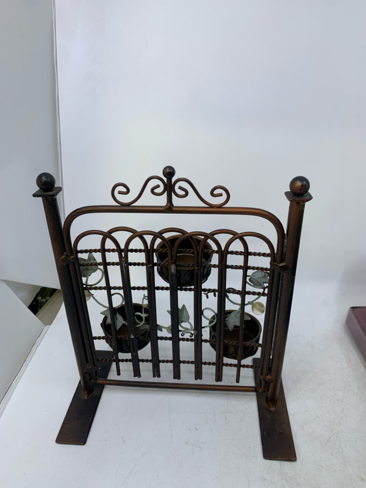 METAL FENCE W/ 3 TEA LIGHT HOLDERS/IVY.