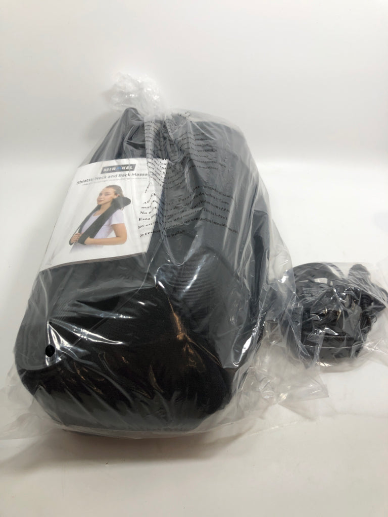 NIB SHIATSU MASSAGER W/HEAT.