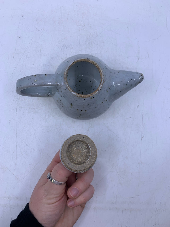 SMALL GREY W/ SPECKLES TEA TOP.