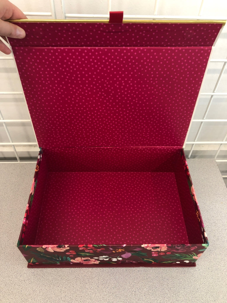 MERRY CHRISTMAS FLORAL CARDBOARD STORAGE BOX.