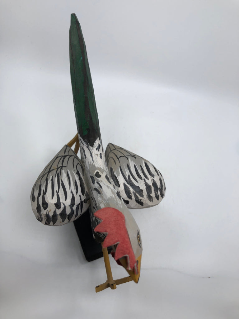 WOODEN ROOSTER RUNNING.