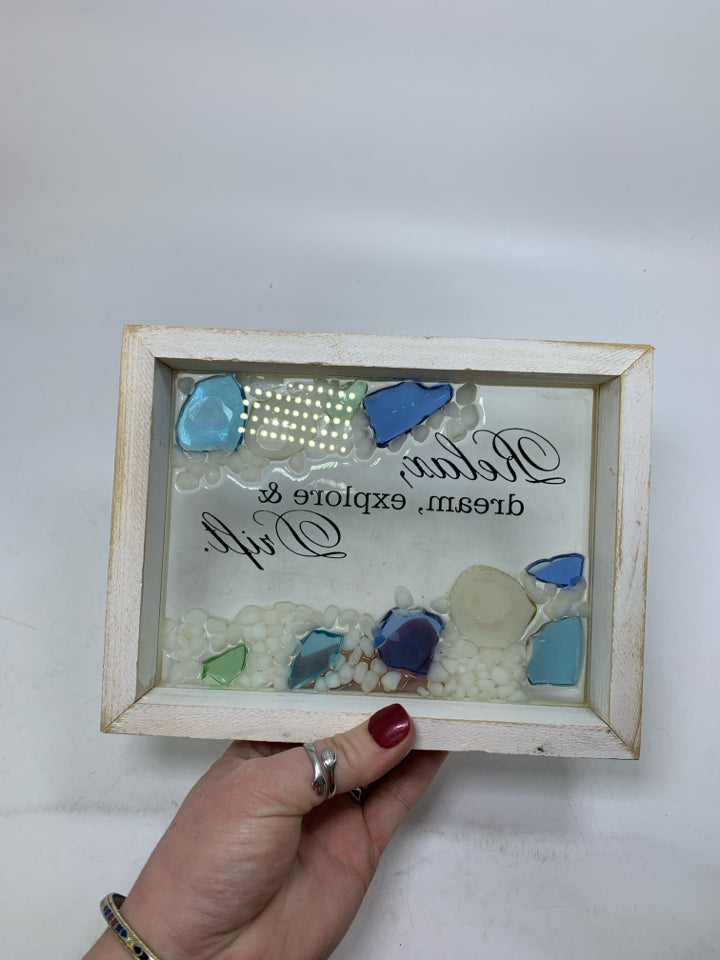 RESIN RELAX DREAM EXPLORE SEA THEMED SIGN.