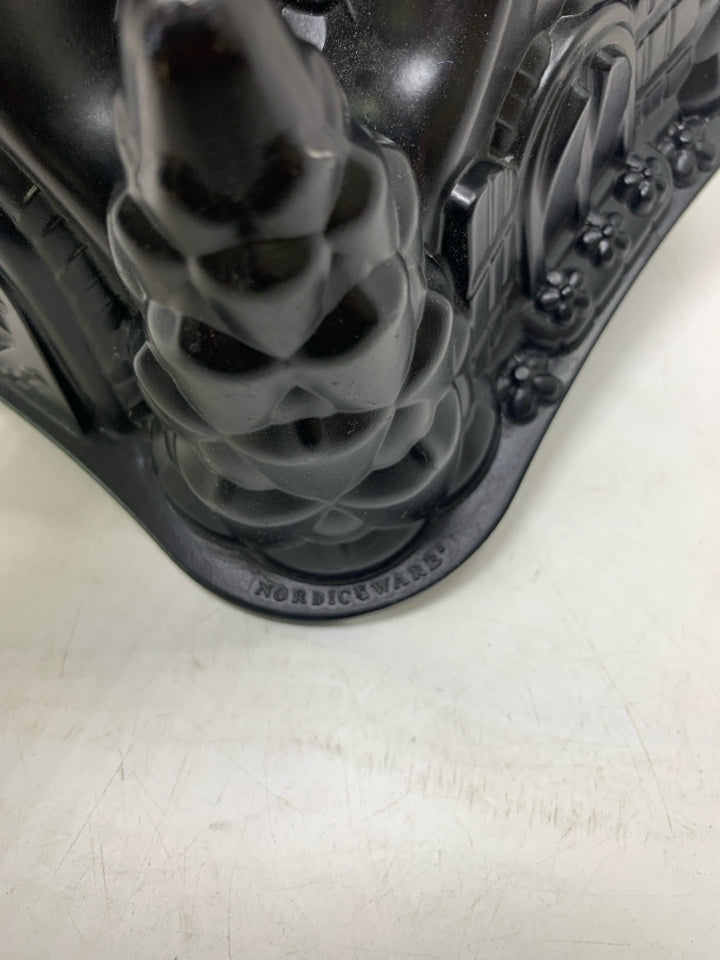 METAL FAIRYTALE COTTAGE BUNDT PAN.