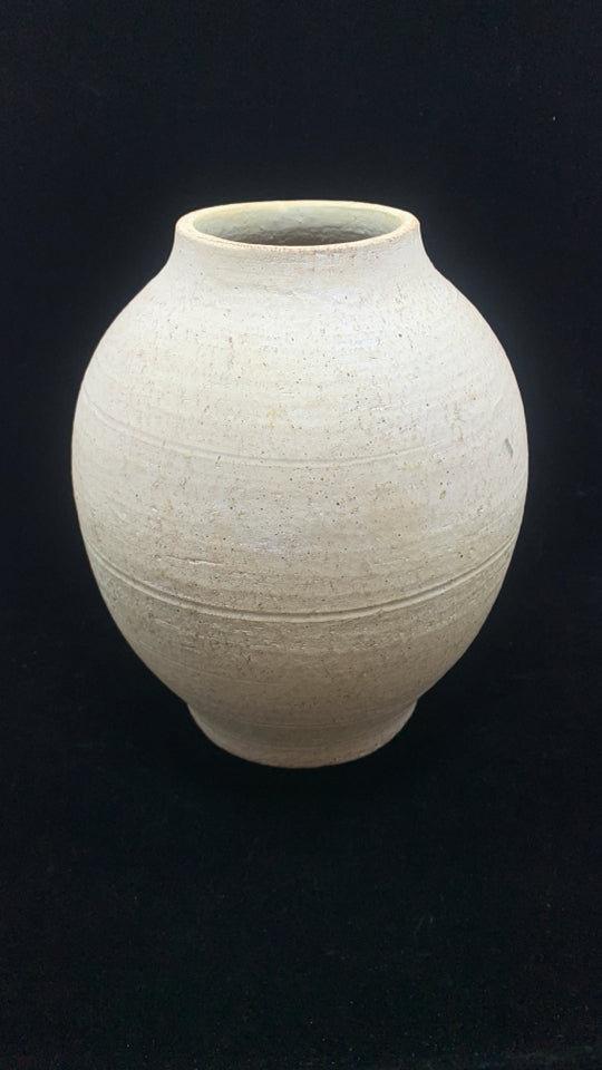 WHITE DISTRESSED TERRA COTTA VASE.