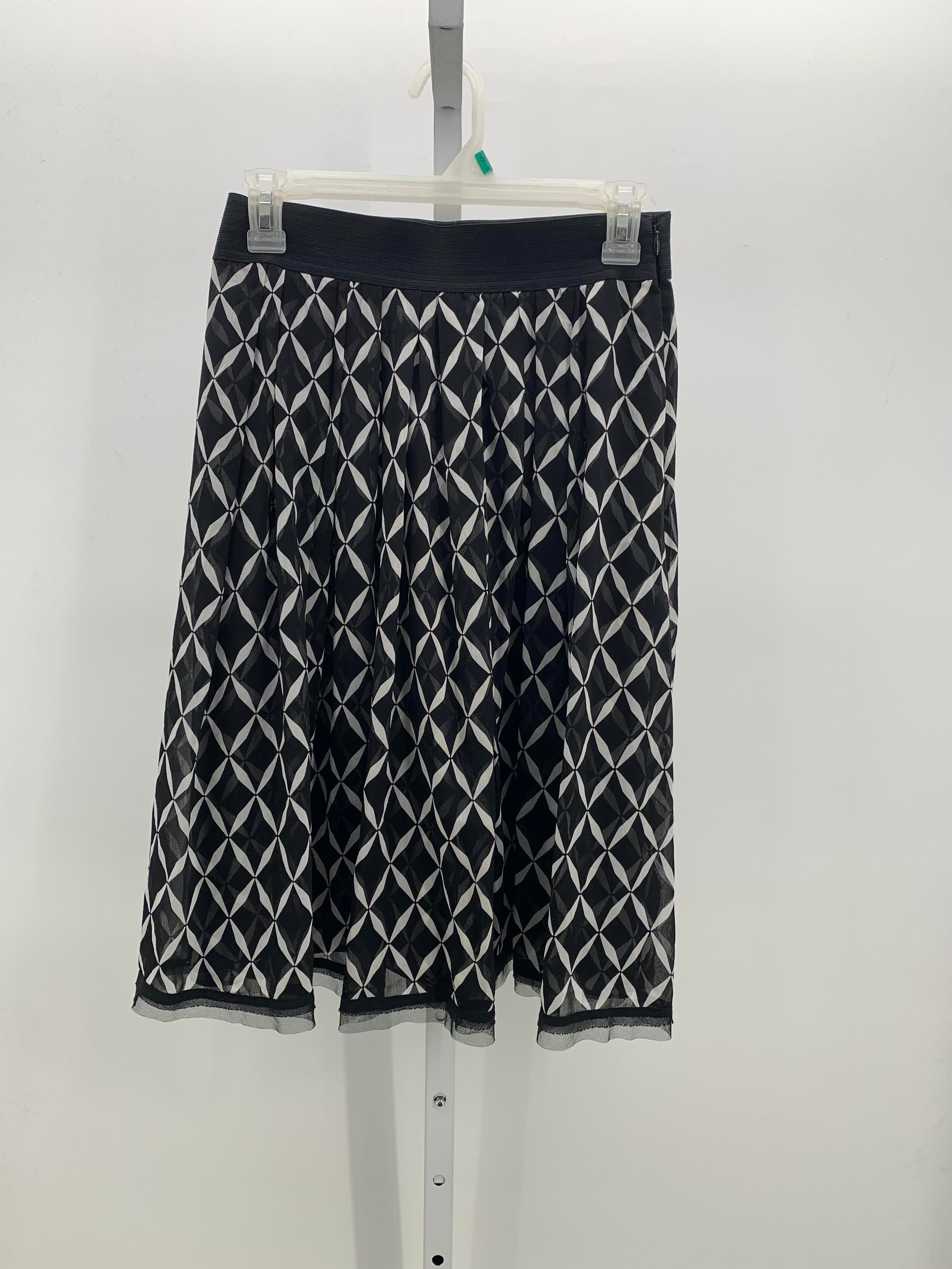 White House Black Size 4 Misses Skirt