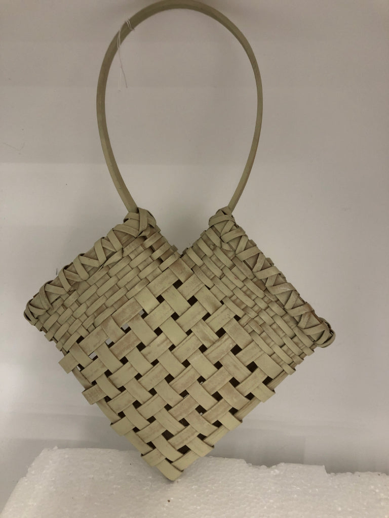 DOUBLE OPENING WHITE WOVEN WALL BASKET.