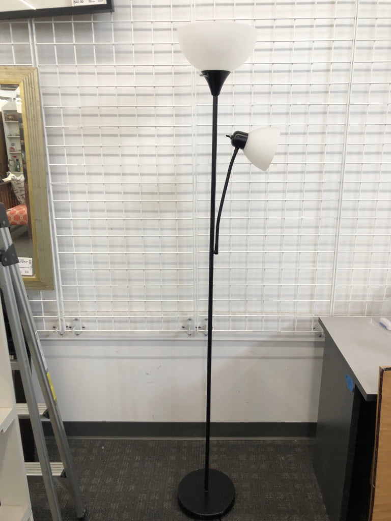 2-LIGHT BLACK FLOOR LAMP.