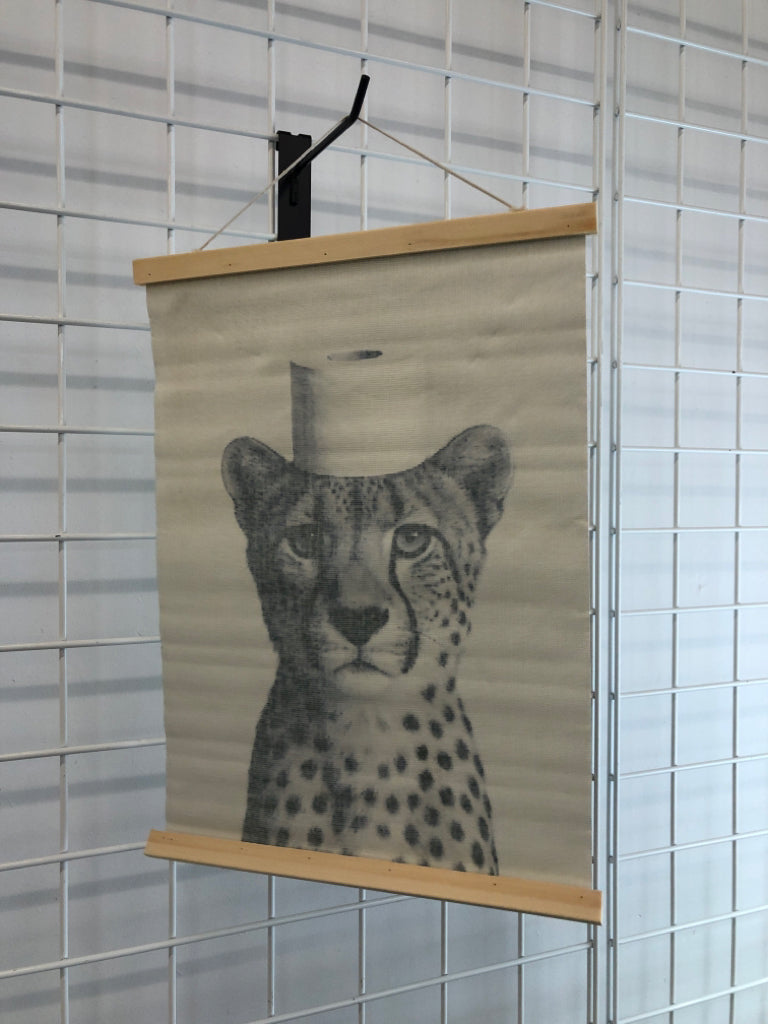 ROLL-UP FUNNY CHEETAH TAPESTRY.