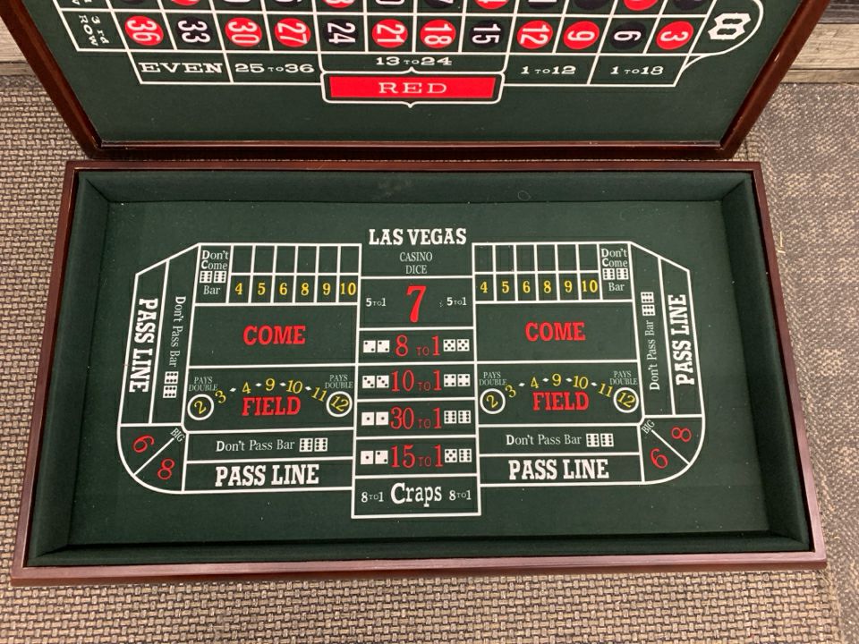 3PC 3 IN 1 VEGAS STYLE CASINO TABLETOP GAME.
