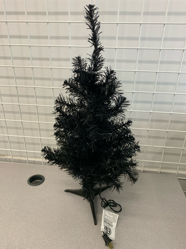 LIGHT UP MINI CHRISTMAS TREE.