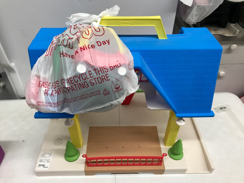 Little Tikes Tikes Place Play Dollhouse w/ accessories
