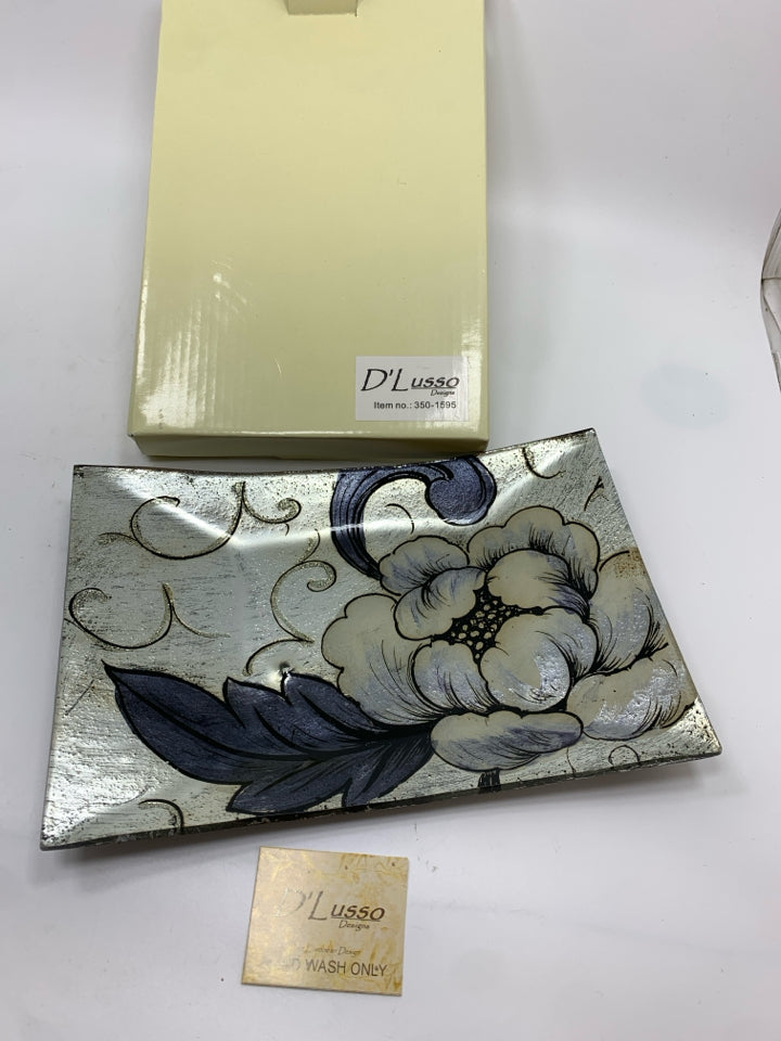 NIB D'LUSSO GLASS FLOWER PLATE.