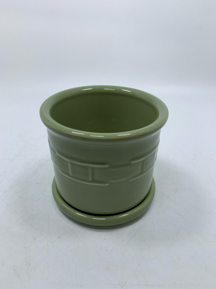 POTTERY BASKET WEAVE DETAIL JAR W/ LID.