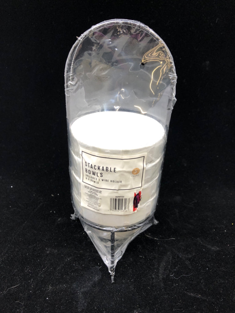 NIP STACKABLE BOWLS W/WIRE HOLDER.