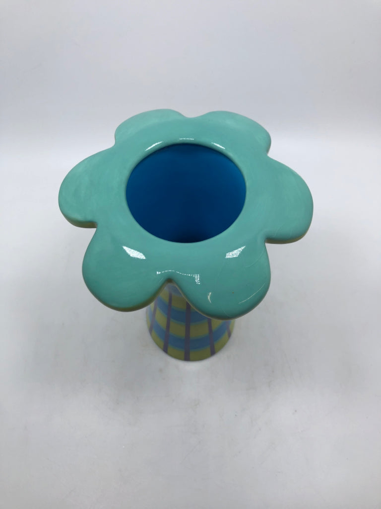 TEAL/GREEN FLOWER SHAPED VASE.