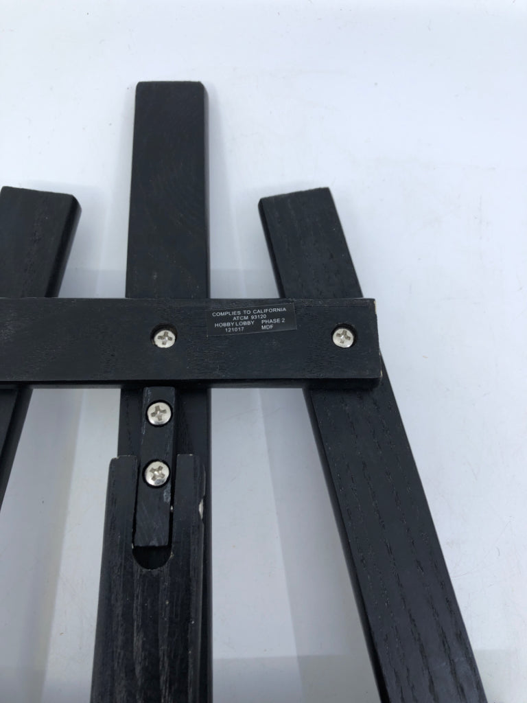 BLACK WOOD COOK BOOK STAND.