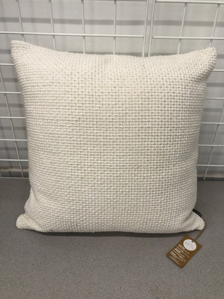 NWT WHITE WOVEN PILLOW.