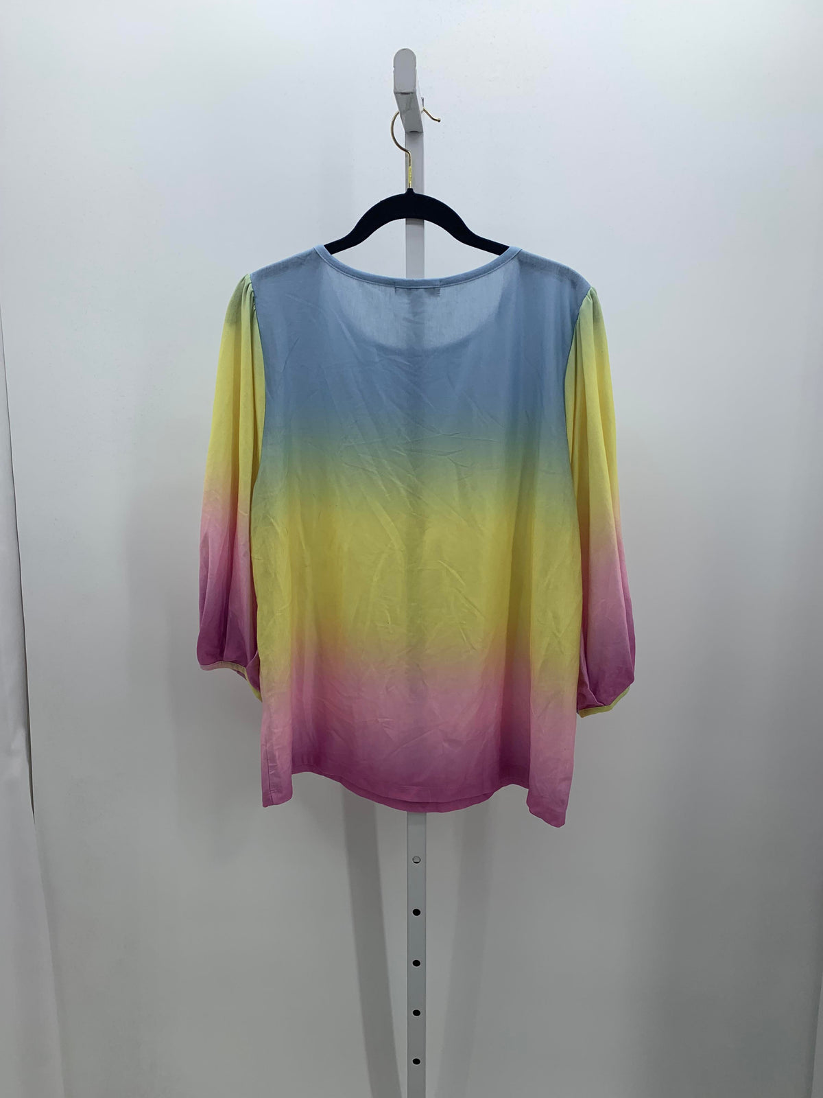 Size Extra Large Misses 3/4 Sleeve Shirt