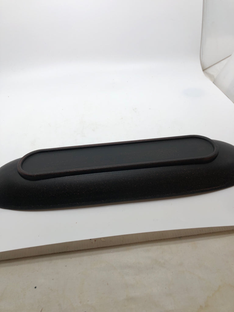 BLACK OVAL WOOD TRAY.
