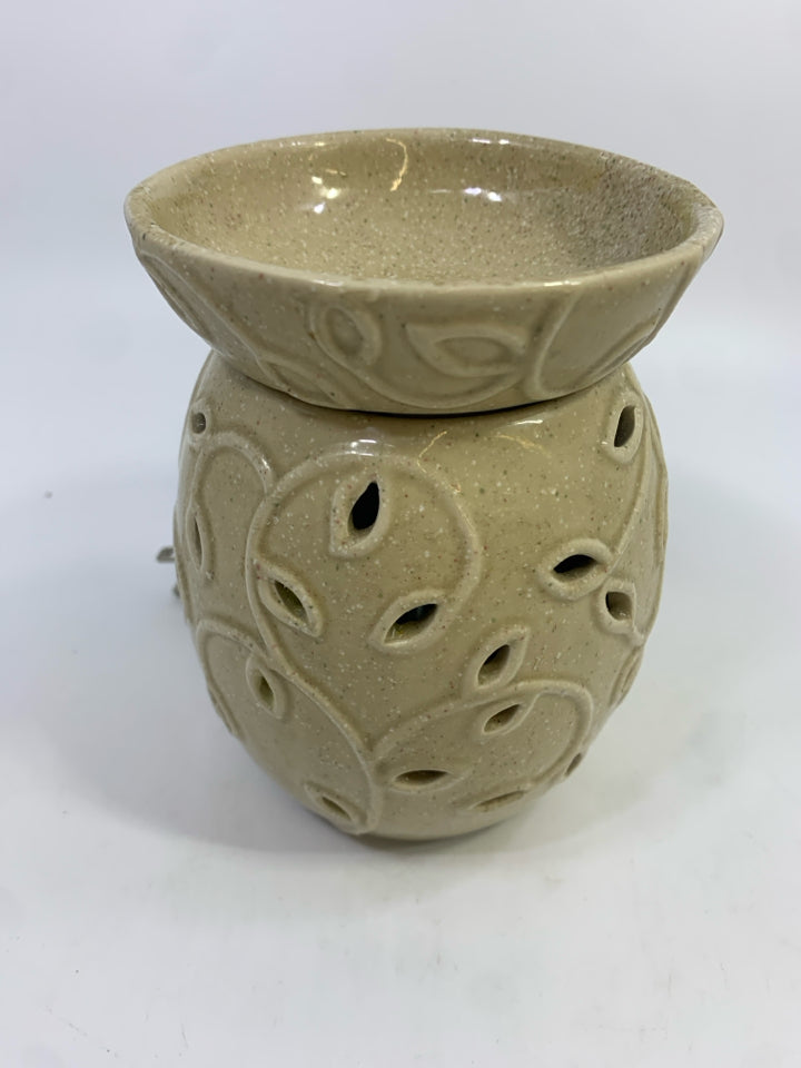 CREAM W/EMBOSSED LEAVES YANKEE CANDLE WAX WARMER.