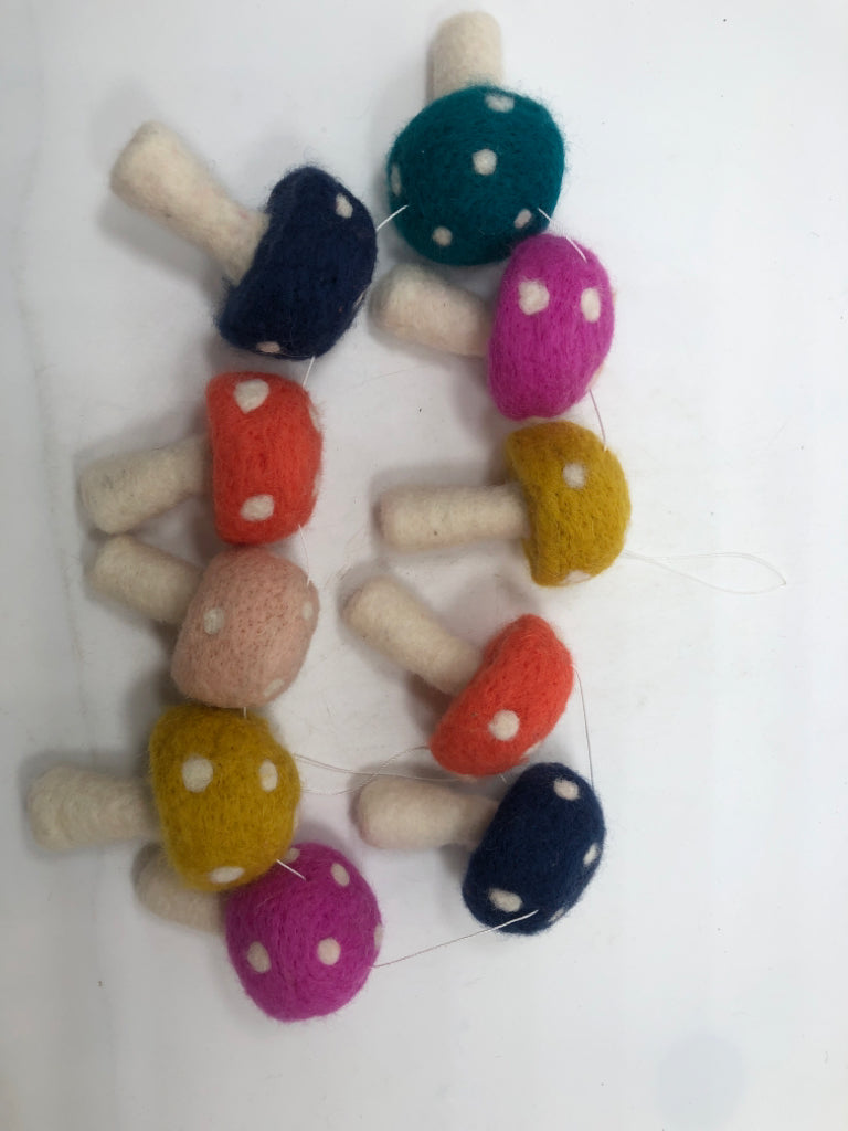 FELT MUSHROOM GARLAND.