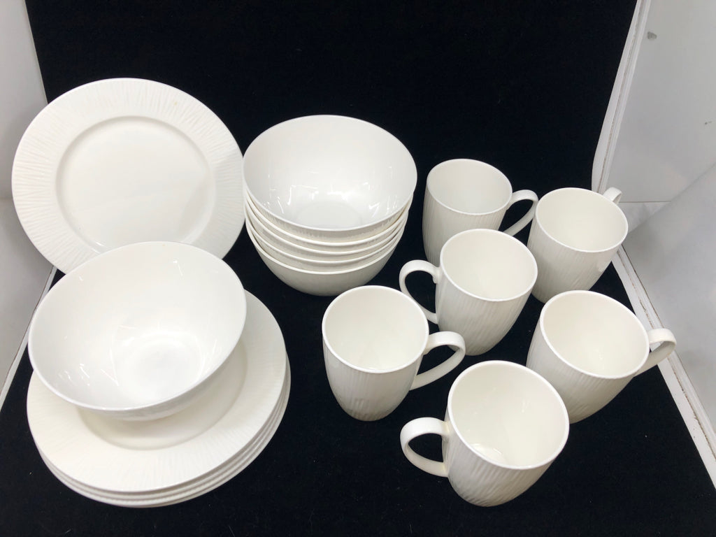 18 PC WHITE BONE CHINA DINNERWARE.