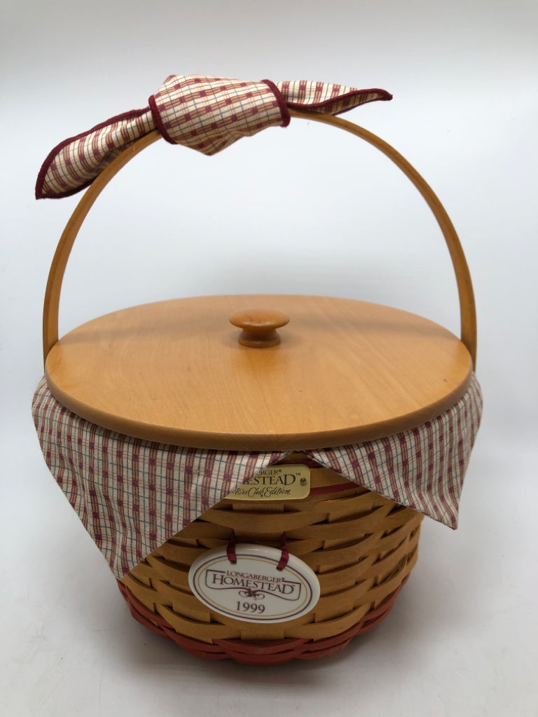 1999 LONGABERGER HOMESTEAD BASKET W/LINER & LID.