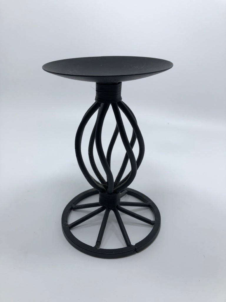 BLACK METAL PILLAR CANDLE HOLDER.