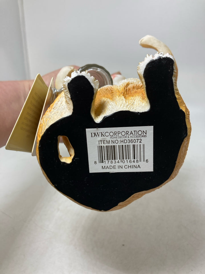RESIN ORANGE CAT HOLDING SALT/PEPPER SHAKERS NWT.