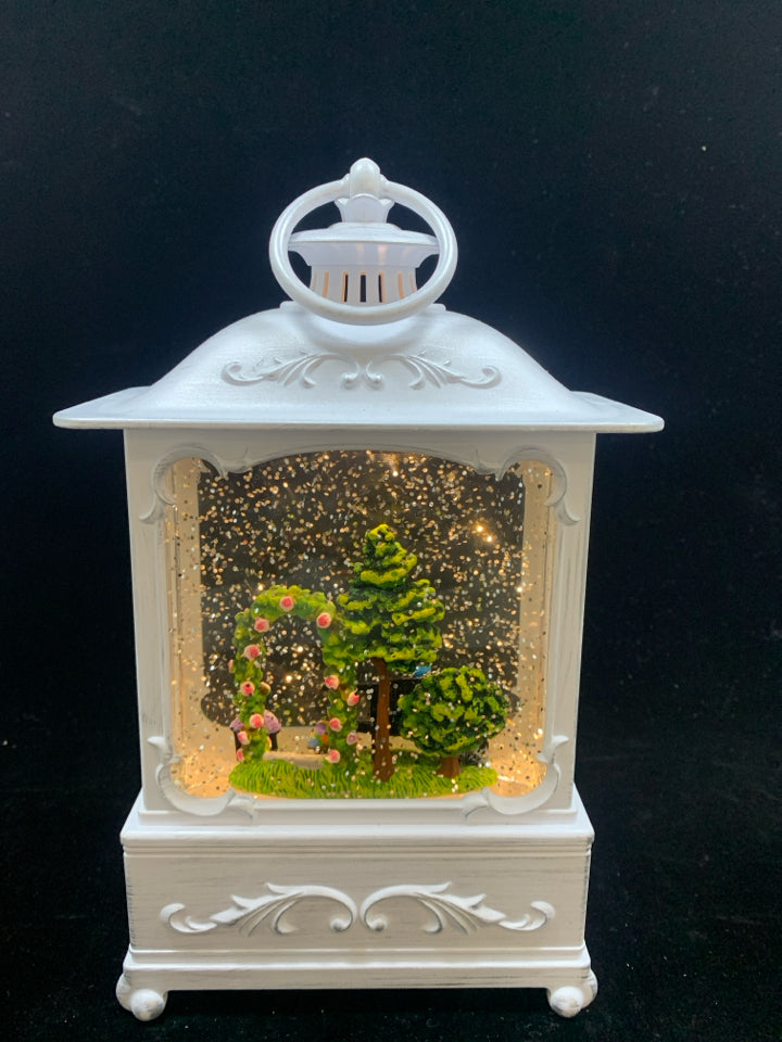 LIGHT-UP GARDEN GLITTER GLOBE.