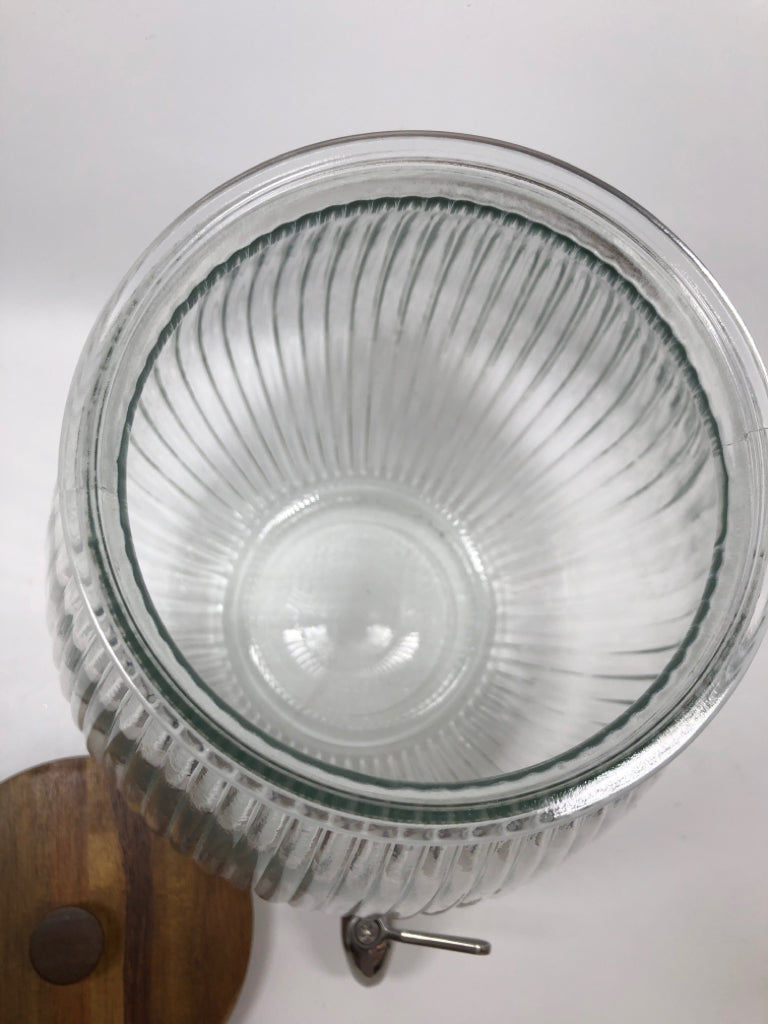 RIBBED DRINK DISPENSER W/WOOD LID.