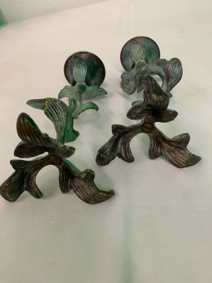 2 GREEN DISTRESSED TAPER CANDLE HOLDER.