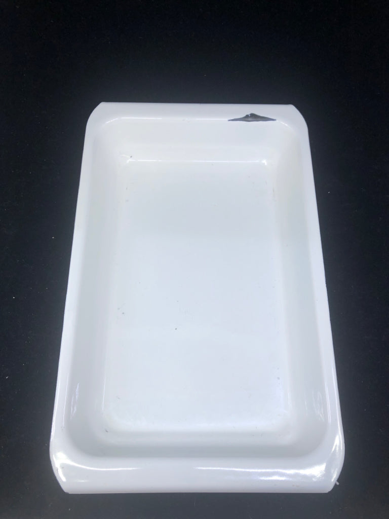 WHITE ENAMEL BAKING PAN.