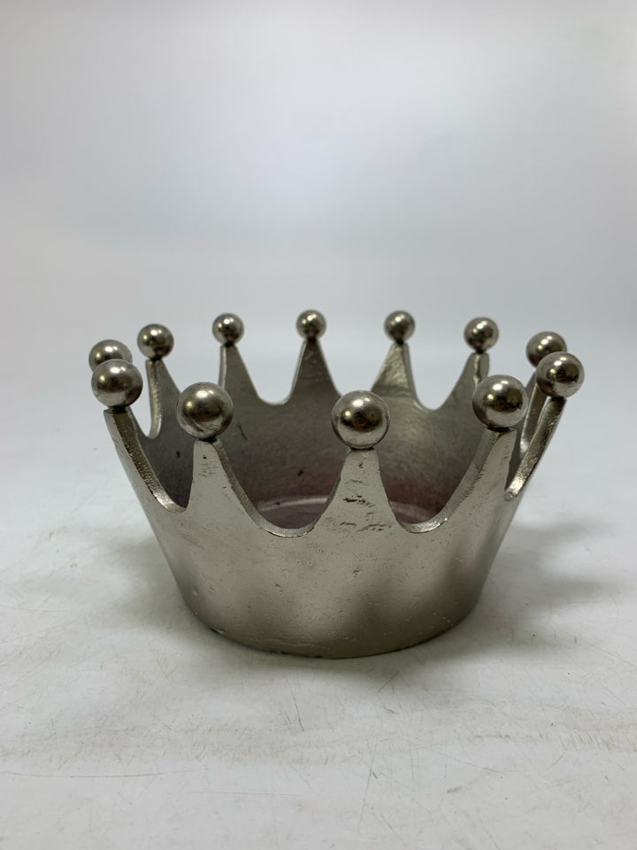 METAL CROWN SHAPED BOWL.