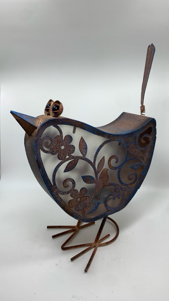 METAL CHICKEN SOLAR LIGHT.