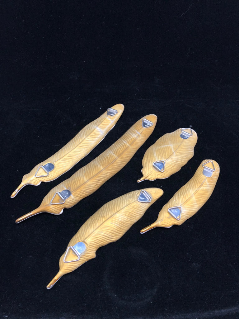 5PC WHITE/GOLD CERAMIC FEATHER DECOR.