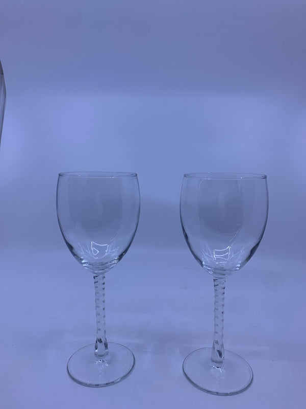 2 TWISTED STEM WINE GLASSES.