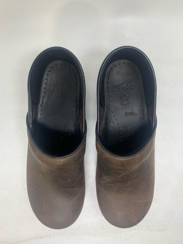 Dansko L Shoe Size 9-10 Ladies Shoes