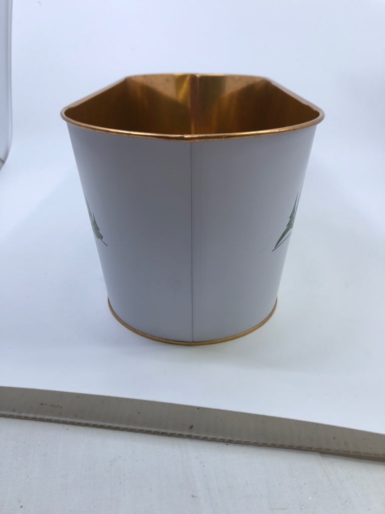 OVAL WHITE METAL BIN "MERRY CHRISTMAS".