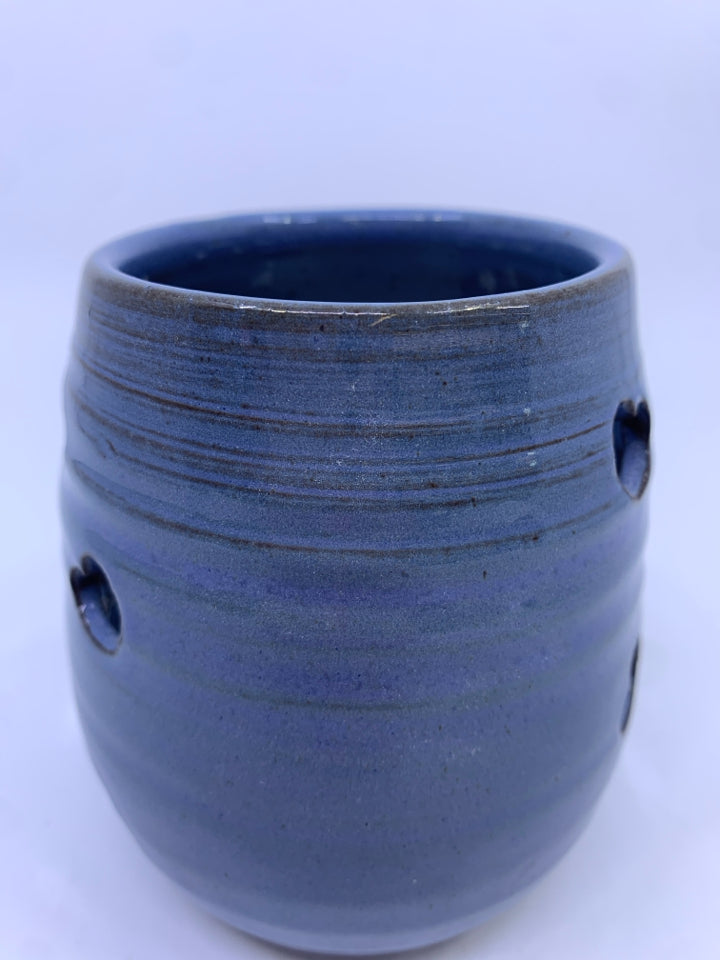 PALE BLUE POTTERY HEART CUT OUT TEA LIGHT HOLDER.