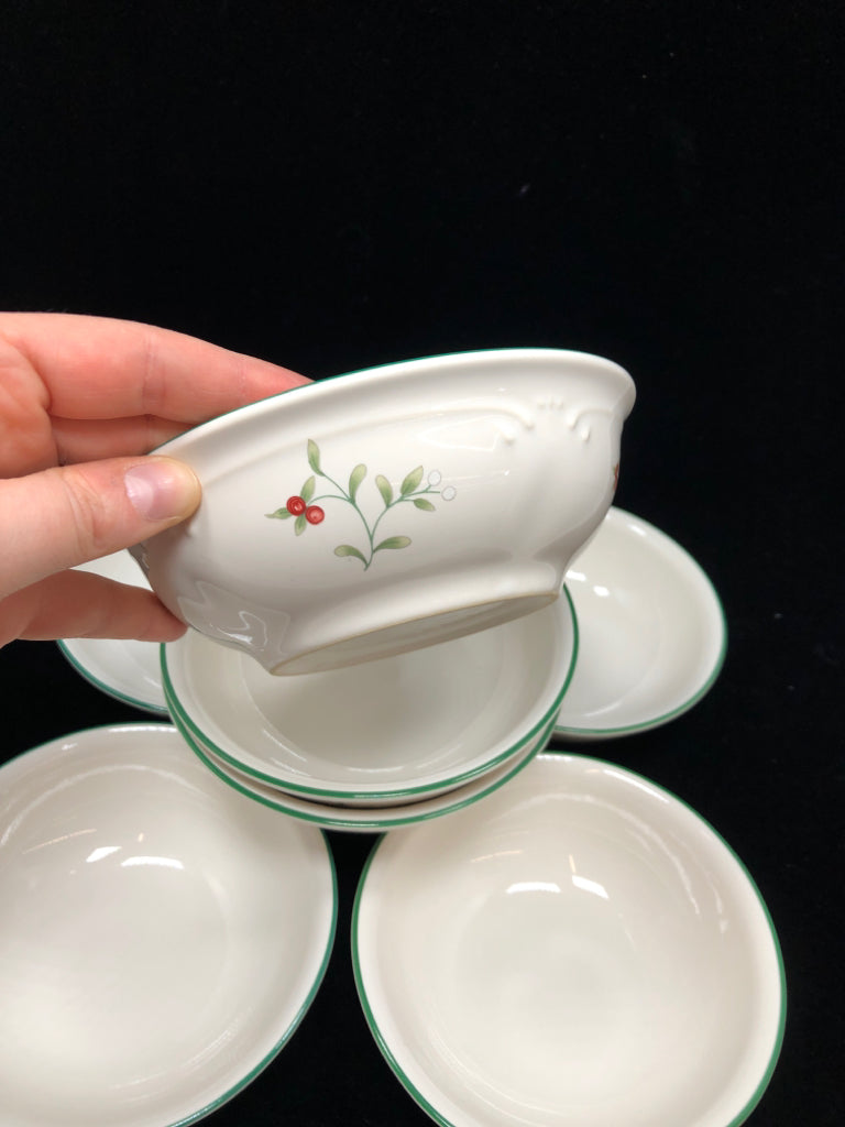 34PC HOLLY PATTERN DISH SET - PFALTZGRAFF SERV FOR 8.