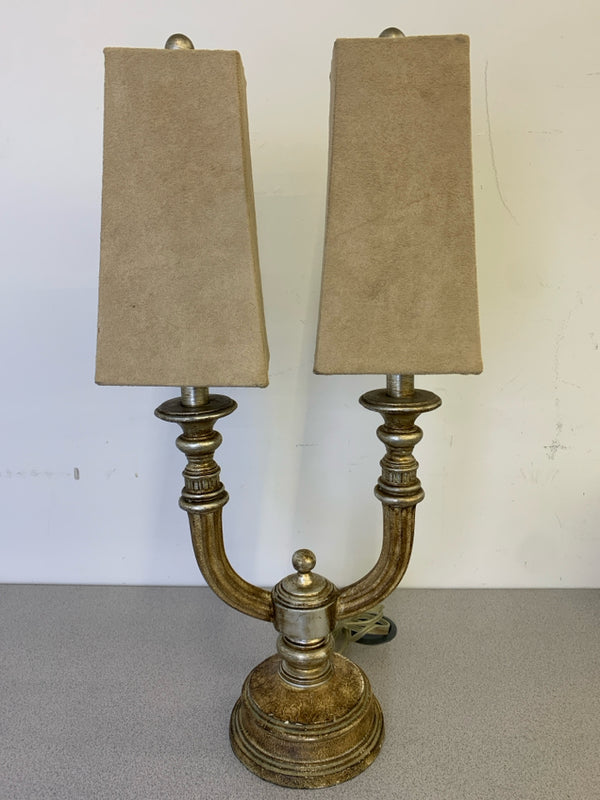 DOUBLE SCROLL LAMP WITH SQUARE SHADES.