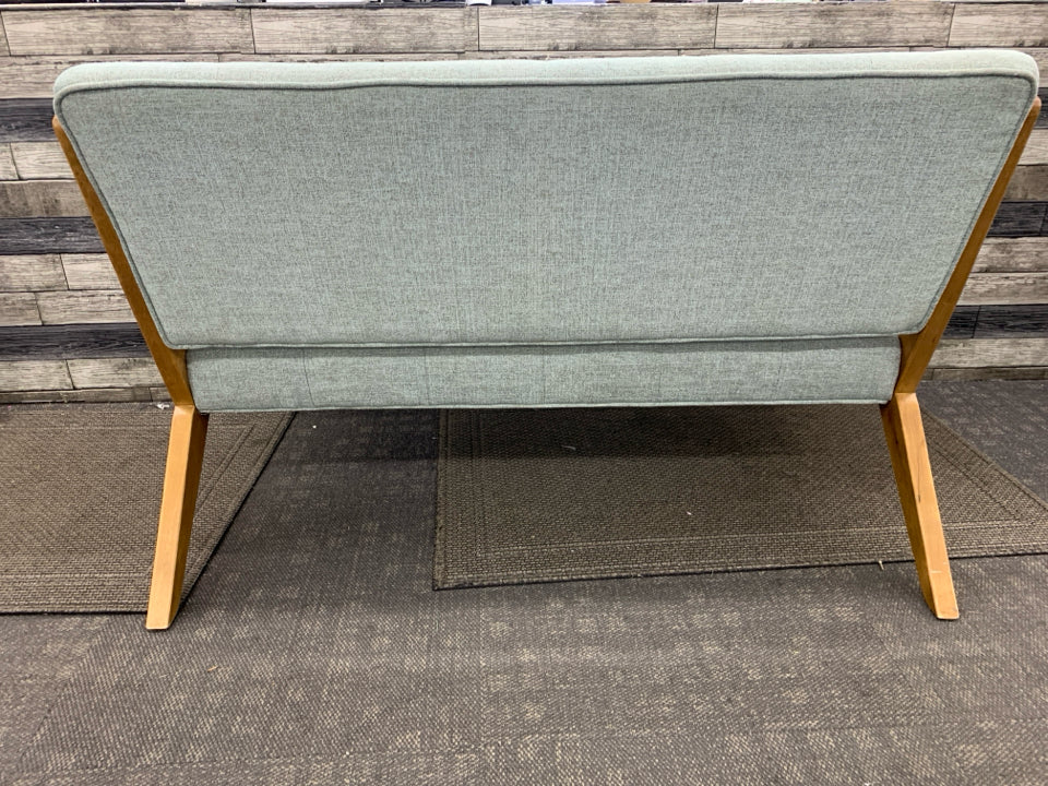 MODERN GRAY LOVE SEAT W/ANGLED ARMS.