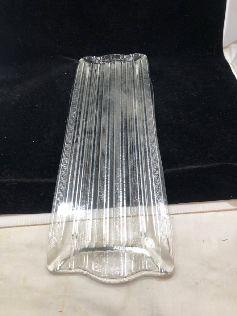 LONG RIBBED GLASS TRAY.
