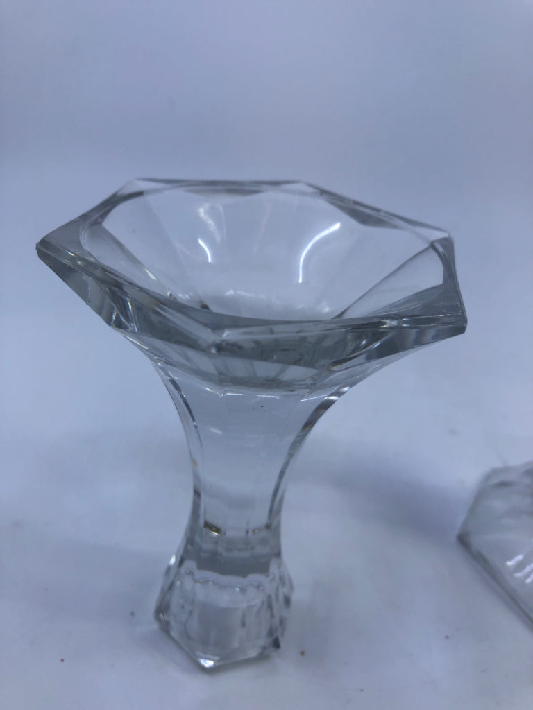 2 CLEAR GLASS TAPER CANDLE HOLDERS.