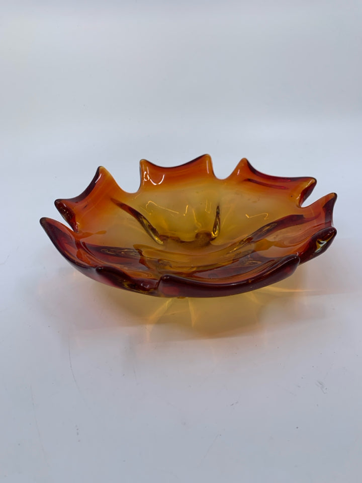 ORANGE/RED BLOWN GLASS ASHTRAY.