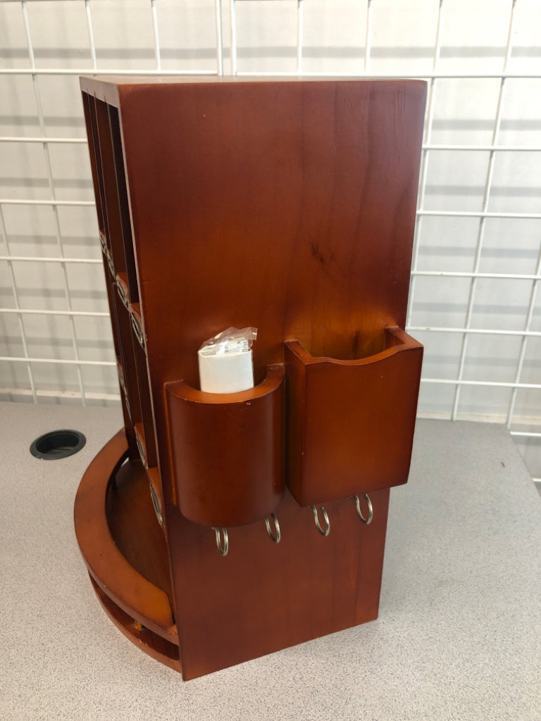 WOODEN ORGANIZER.