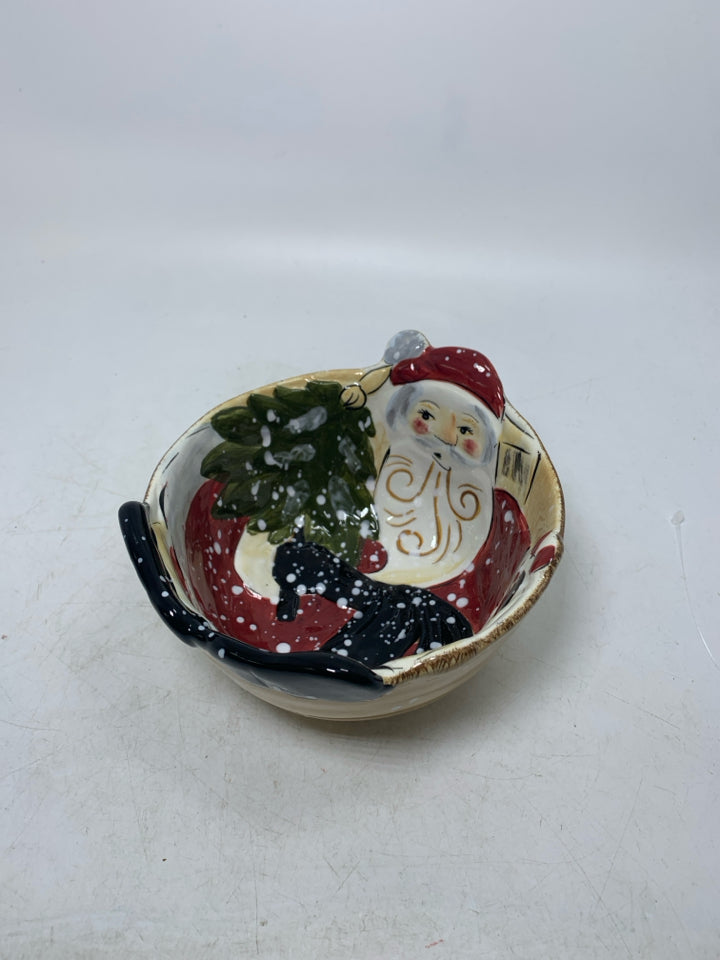 TABLETOPS SNOWSTORM EMBOSSED SANTA BOWL.
