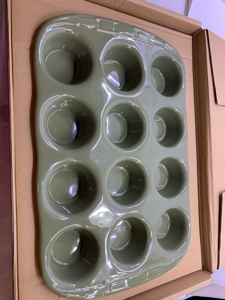 NIB WOVEN TRADITIONS MUFFIN PAN SAGE GREEN LONGABERGER.